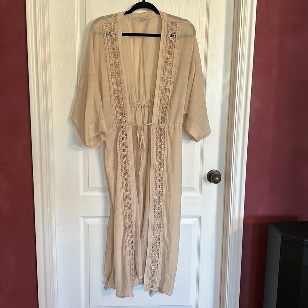 Cute duster or beach wrap, cute detail all the way from the top to the bottom!